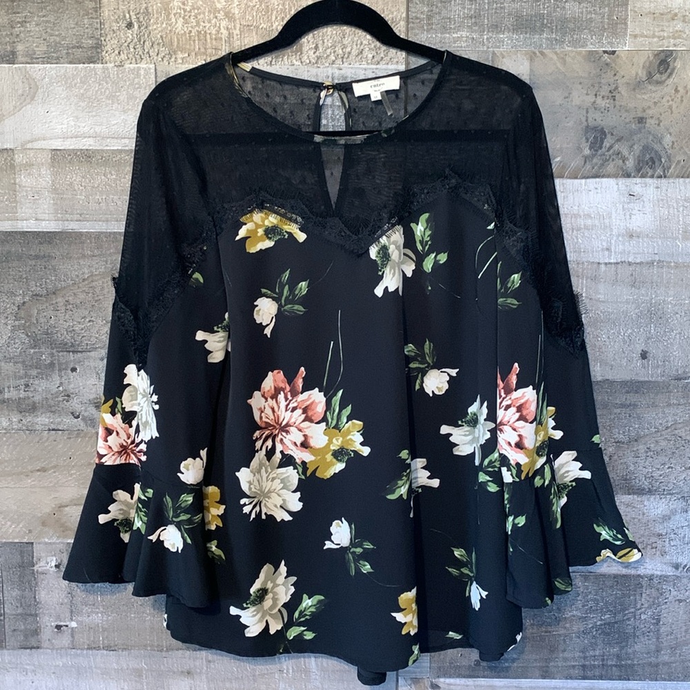 Entro Lace and Foral Flowy Boho Top - Picture 14 of 16